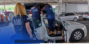 ΑΑΔΕ: Αδήλωτο συνάλλαγμα σε μετρητά, ναρκωτικά, λαθραία τσιγάρα – Τι αποκάλυψαν οι τελωνειακοί έλεγχοι το β’ εξάμηνο του 2025