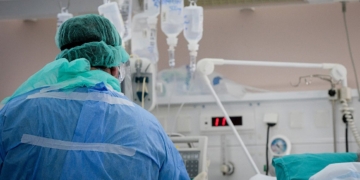 ΕΟΔΥ: Τρεις θάνατοι από γρίπη και δύο από COVID-19 την τελευταία εβδομάδα