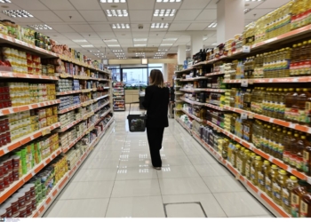 Έρευνα: Για ποιο λόγο οι καταναλωτές αγοράζουν στα σούπερ μάρκετ προϊόντα ιδιωτικής ετικέτας και ελληνικά – Πόσοι μείωσαν το κρέας