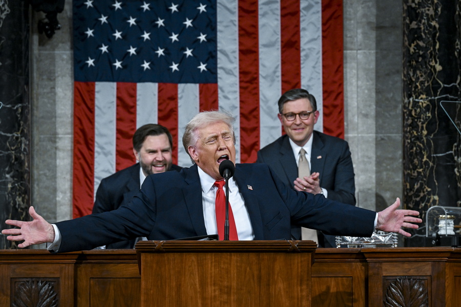 epa12775090 US President Donald Trump delivers the first State of the Union address of his second term to a joint session of Congress in the House Chamber of the US Capitol in Washington, DC, USA, 24 February 2026. EPA/KENNY HOLSTON / POOL