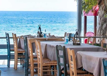 Εστίαση: Παράταση και τροποποιήσεις στον νόμο για τον αιγιαλό ζητά η ΠΟΕΣΕ