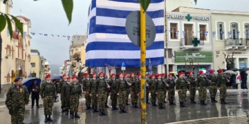 25η Μαρτίου: Με λαμπρότητα και ομπρέλες ο εορτασμός – Δοξολογία και Κατάθεση Στεφάνων (βίντεο)