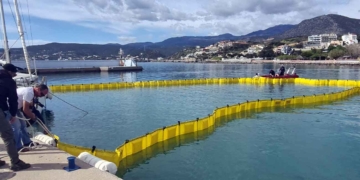 Άσκηση αντιρρύπανσης στη Μαρίνα Αγίου Νικολάου (βίντεο)