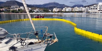 Άσκηση αντιρρύπανσης στη Μαρίνα Αγίου Νικολάου (βίντεο)