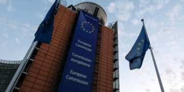 Η Ευρωπαϊκή Επιτροπή ανησυχεί για τις υψηλές τιμές ενέργειας αλλά είναι καθησυχαστική σχετικά με την ασφάλεια ενεργειακού εφοδιασμού της ΕΕ