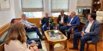 Συνάντηση Περιφερειάρχη με τον αθλητή υπεραποστάσεων Θεοχάρη Αθητάκη που διάνυσε 153 χιλιόμετρα στη μνήμη της μάχης στην Κράπη