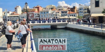Προβλήματα στην κυκλοφορία στον Άγιο Νικόλαο δημιουργήθηκαν κατά την απομάκρυνση των νταλικών