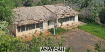 Επικίνδυνο ελενίτ έφυγε από τη στέγη του παλιού σχολείου