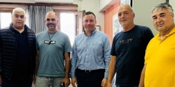 Υπογραφή σύμβασης για τη συντήρηση φυσικού χλοοτάπητα γηπέδων του Δήμου Αγίου Νικολάου