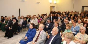 Η Υπουργός Πολιτισμού εγκαινίασε την περιοδική έκθεση «Γραφή από Φως – Συλλογή Κρασάκη» στο Αρχαιολογικό Μουσείο Ηρακλείου  
