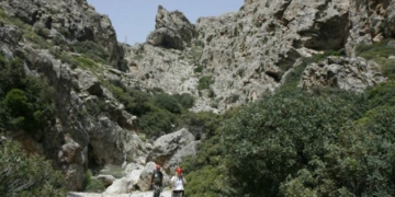 Ορειβατική δράση στην ανεξερεύνητη ΝΑ πλευρά της Κρήτης
