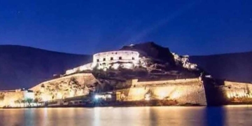 Φωτίστηκε η Σπιναλόγκα