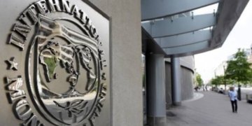 ΔΝΤ: Η Ελλάδα αντιμετωπίζει με ενισχυμένη δημοσιονομική βιωσιμότητα το σοκ του πολέμου
