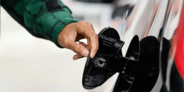 Fuel Pass III: Πάνω από 2,5 εκατ. δικαιούχοι και 113 εκατ. ευρώ για την απορρόφηση των πιέσεων από την κρίση στη Μέση Ανατολή