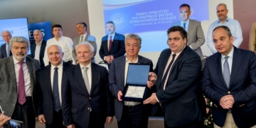 Τιμητική διάκριση στον περιφερειάρχη Κρήτης   από την Κεντρική Ένωση Επιμελητηρίων Ελλάδας