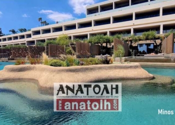Εικαστικό έργο Chronotopia στο Minos Palace Resort