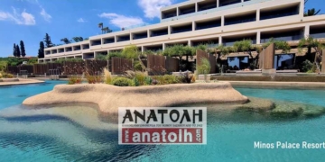 Εικαστικό έργο Chronotopia στο Minos Palace Resort
