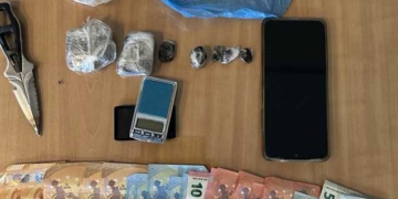 Συνελήφθη με κάνναβη σε μορφή σοκολάτας, ναρκωτικά δισκία, οποιοειδή χάπια και ζυγαριά ακριβείας