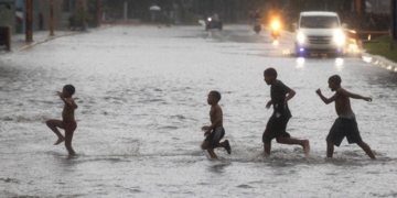 UNICEF: Σχεδόν τα μισά παιδιά στον κόσμο εκτεθειμένα σε τουλάχιστον τρεις τύπους κλιματικών κινδύνων