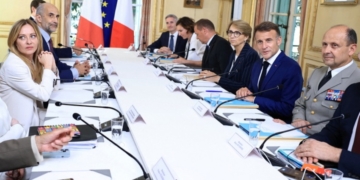 Σύνοδος Αντίμπ: Μακρόν και Μελόνι θέλουν να συγκροτήσουν πολυεθνικό συνασπισμό για να διαδεχτεί τη FINUL στον Λίβανο