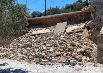 Διαπραγματεύσεις για την παραλία Χαβανίων – Δεν μπορεί να λειτουργήσει ομαλά μετά την κατάρρευση του τοιχίου