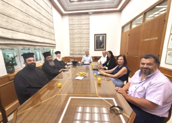Συνάντηση Περιφερειάρχη με τον Μητροπολίτη Ιεραπύτνης και Σητείας, τον Δήμαρχο Ιεράπετρας και τοπικούς φορείς για αναπτυξιακά θέματα