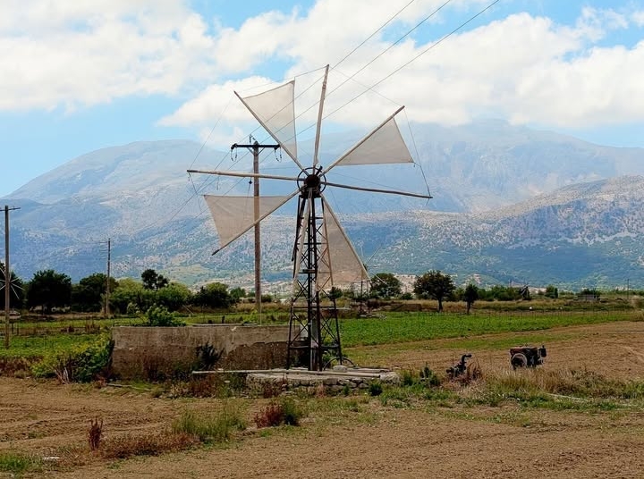 Επιβεβαιώθηκε η καταλληλότητα του χώρου για τη δημιουργία του Πάρκου Παραδοσιακών Ανεμόμυλων στο Οροπέδιο Λασιθίου