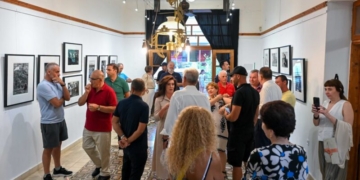 Με μεγάλη επιτυχία πραγματοποιήθηκαν τα εγκαίνια της έκθεσης «3 Δρόμοι» στο MUSEO TZORTZI (video)