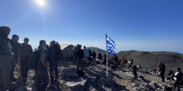 Ανάβαση με τον ΕΟΣ Λασιθίου στην κορυφή Αφέρντης 2141 μ.