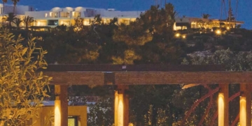 Βραβευμένα signature cocktails και επιλεγμένα DJ sets στο Minos Beach