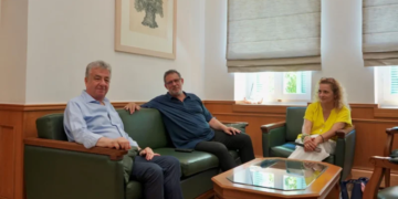Συνάντηση του Περιφερειάρχη Κρήτης με τον Πρόεδρο του Παγκοσμίου Συμβουλίου Κρητών για το 7ο Παγκόσμιο Συνέδριο