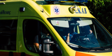 Αλλοδαπή τουρίστρια ανασύρθηκε νεκρή από τη θάλασσα