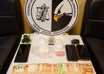 Κατασχέθηκαν 152,1 γραμμάρια κοκαΐνης, χρηματικό ποσό 6.000 ευρώ, ζυγαριά, 2 ΙΧΕ αυτοκίνητα και μοτοσυκλέτα
