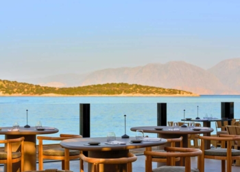 Βραβευμένοι σεφ. Τοπικές ιστορίες. Ενιαία υπογραφή. Το καλοκαίρι της Bluegr Hotels & Resorts είναι εδώ