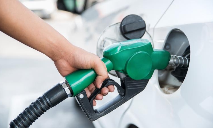Μείωση 10 λεπτών στη βενζίνη και 5 λεπτών στο diesel έως τέλος Αυγούστου
