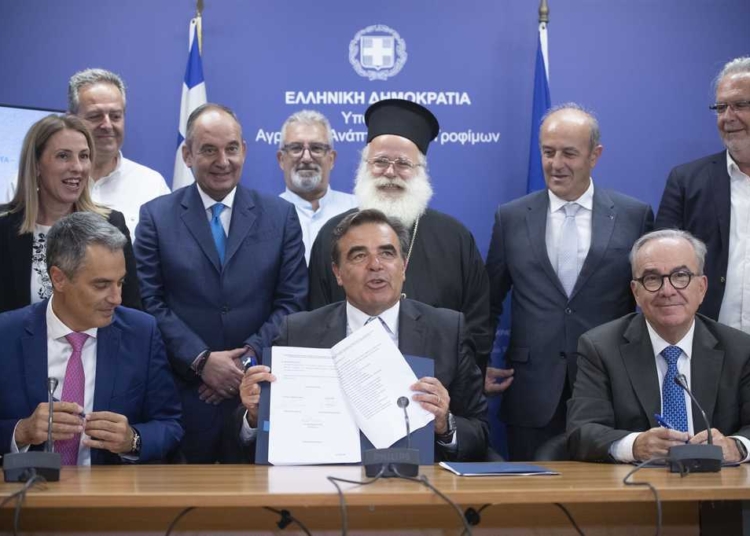 Γ. Πλακιωτάκης: Ένα δίκαιο αίτημα ετών έγινε πράξη – Υπεγράφη η σύμβαση για τα δύο μεγάλα αρδευτικά έργα του Λασιθίου