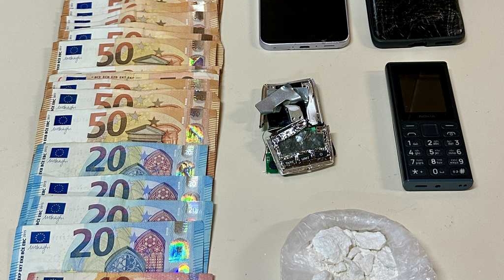 Συνελήφθησαν δύο άτομα- κατασχέθηκαν 56 γραμμάρια κοκαΐνης, χρηματικό ποσό 1.090 ευρώ και ζυγαριά ακριβείας