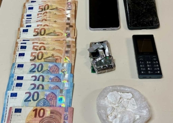 Συνελήφθησαν δύο άτομα- κατασχέθηκαν 56 γραμμάρια κοκαΐνης, χρηματικό ποσό 1.090 ευρώ και ζυγαριά ακριβείας