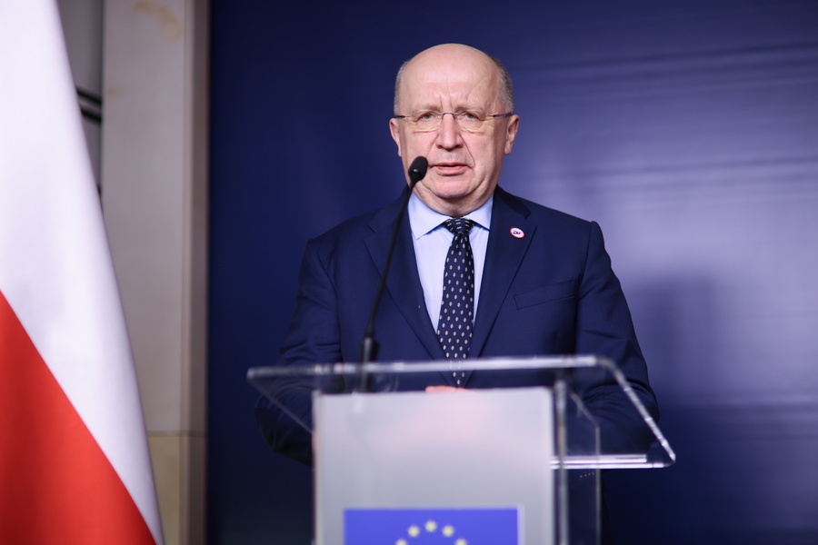 epa12005088 European Commissioner for Defense and Space Andrius Kubilius attends a press conference after his meeting with Polish Foreign Minister Radoslaw Sikorski at the Polish Foreign Ministry headquarters in Warsaw, Poland, 02 April 2025. EPA/Leszek Szymanski POLAND OUT