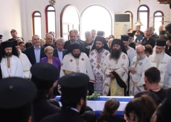 Το τελευταίο αντίο στον 25χρονο πυροσβέστη Π. Διαμαντάκη που έπεσε στη μάχη με τις φλόγες