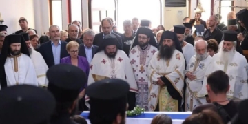 Το τελευταίο αντίο στον 25χρονο πυροσβέστη Π. Διαμαντάκη που έπεσε στη μάχη με τις φλόγες
