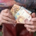 Ψηφίζονται σήμερα στη Βουλή οι νέες ρυθμίσεις για τις συντάξεις χηρείας – Οι τέσσερις αλλαγές