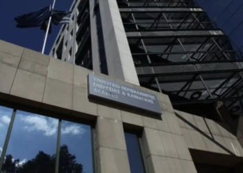 ΥΠΕΝ: Έμφαση στην αποθήκευση ενέργειας – Μπαταρίες 6,8 γιγαβάτ έως το 2030