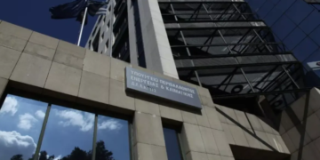 ΥΠΕΝ: Έμφαση στην αποθήκευση ενέργειας – Μπαταρίες 6,8 γιγαβάτ έως το 2030