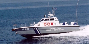 Ιεράπετρα: Επιχείρηση διάσωσης μετά τη βύθιση αλιευτικού