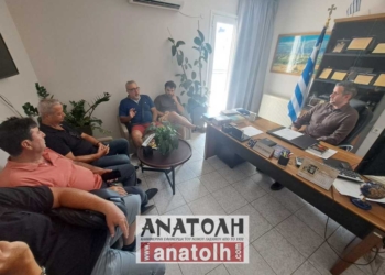 Συγκέντρωση διαμαρτυρίας πολιτών έξω από την Τροχαία Αγίου Νικολάου για κυκλοφοριακές ρυθμίσεις και πρόστιμα (βίντεο)
