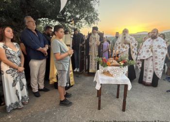 Ο Αρχιερατικός Εσπερινός της εορτής του Αγίου Φανουρίου στον ομώνυμο πανηγυρίζοντα Ι. Ναό της Ενορίας Παπαγιαννάδων Σητείας