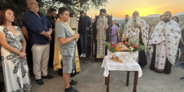 Ο Αρχιερατικός Εσπερινός της εορτής του Αγίου Φανουρίου στον ομώνυμο πανηγυρίζοντα Ι. Ναό της Ενορίας Παπαγιαννάδων Σητείας