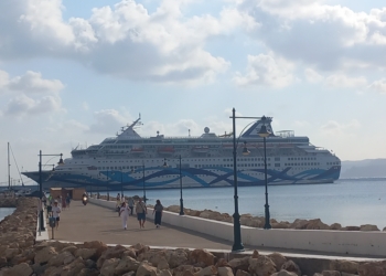 Κρουαζιερόπλοιο «Crown Iris» στη Σητεία – Συγκέντρωση διαμαρτυρίας για τη Γάζα