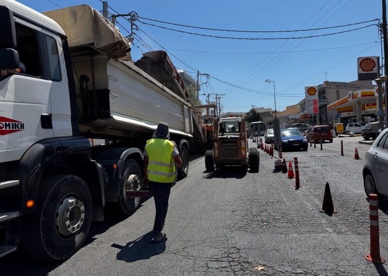 Ηράκλειο: Ξεκίνησαν τα έργα βελτίωσης της οδικής ασφάλειας στο ΙΤΕ-Σε εξέλιξη οι εργασίες ασφαλτόστρωσης στην Λ. Ικάρου